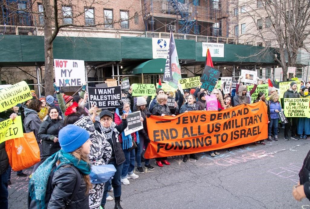 Crowd with banners at a Jewish Voice for Peace demonstration calling for an end to U.S. military funding to Israel