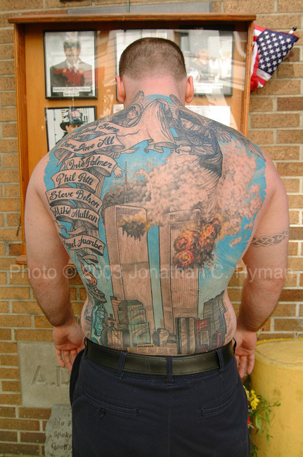 Documentary photograph of vernacular art and memorials responding to September 11th, image 1