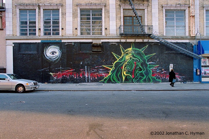Documentary photograph of vernacular art and memorials responding to September 11th, image 4