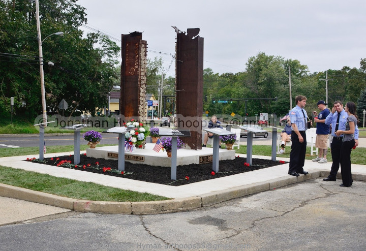 Documentary photograph of vernacular art and memorials responding to September 11th, image 17