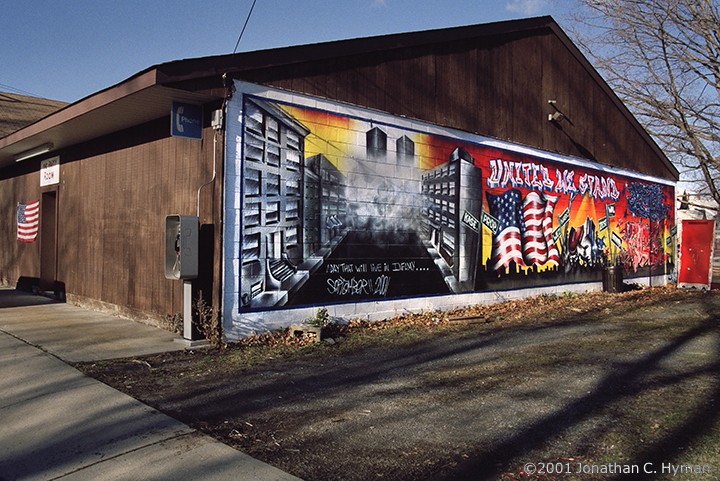 Documentary photograph of vernacular art and memorials responding to September 11th, image 19