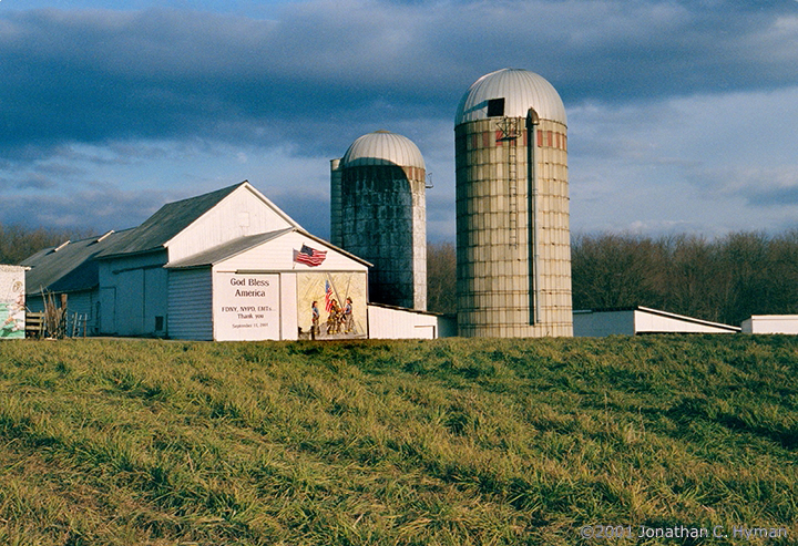 Documentary photograph of vernacular art and memorials responding to September 11th, image 24