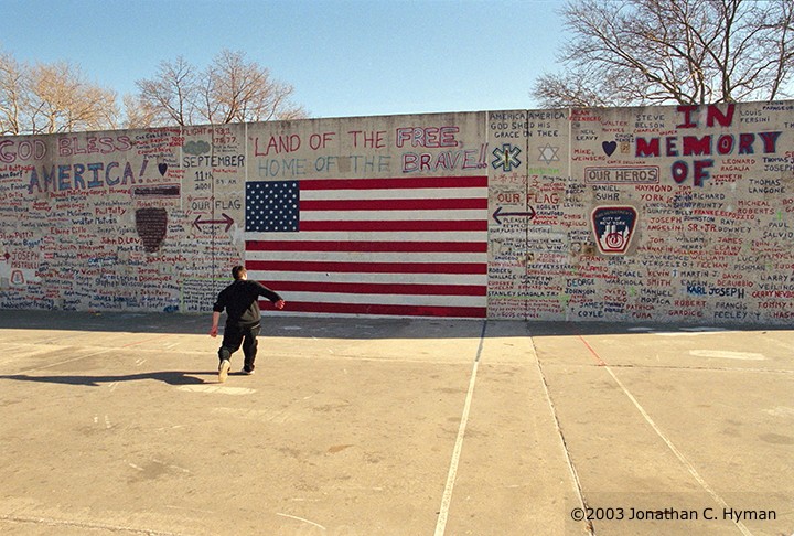 Documentary photograph of vernacular art and memorials responding to September 11th, image 27