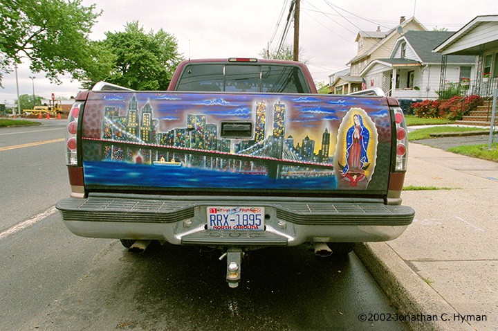 Documentary photograph of vernacular art and memorials responding to September 11th, image 29