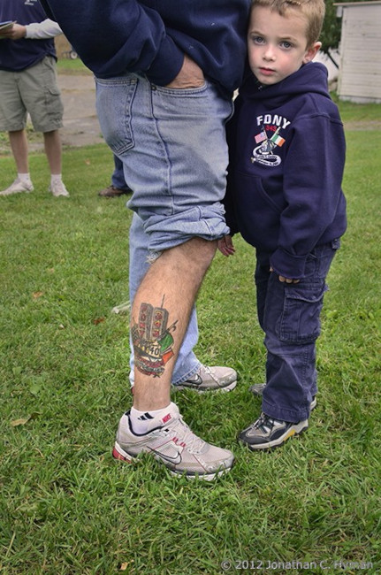 Documentary photograph of vernacular art and memorials responding to September 11th, image 35