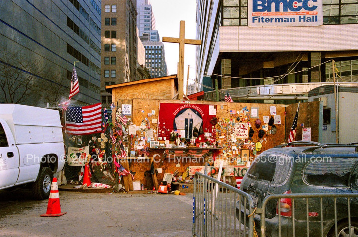 Documentary photograph of vernacular art and memorials responding to September 11th, image 43