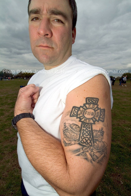 Documentary photograph of vernacular art and memorials responding to September 11th, image 44