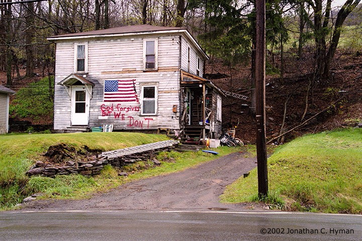 Documentary photograph of vernacular art and memorials responding to September 11th, image 47