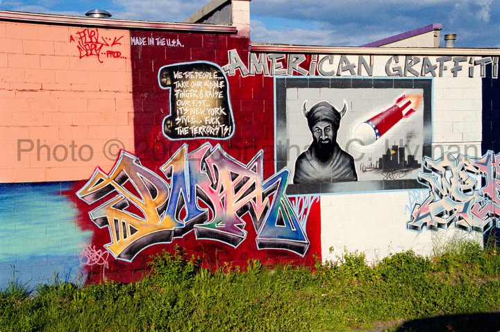 Documentary photograph of vernacular art and memorials responding to September 11th, image 48