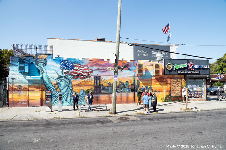 Documentary photograph of vernacular art and memorials responding to September 11th, image 51