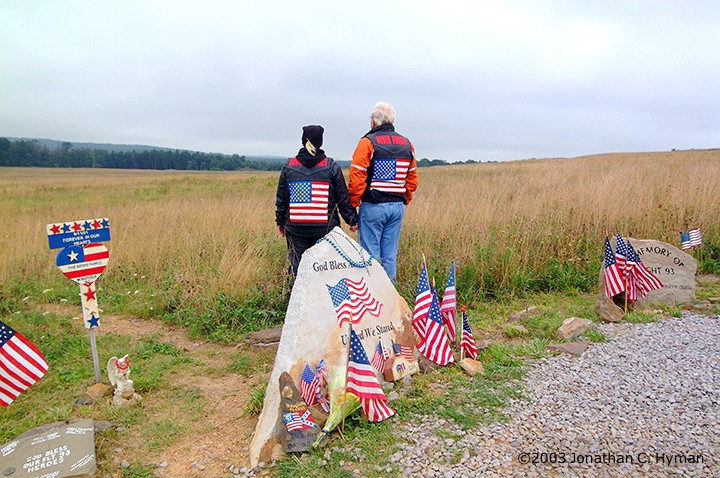 Documentary photograph of vernacular art and memorials responding to September 11th, image 52