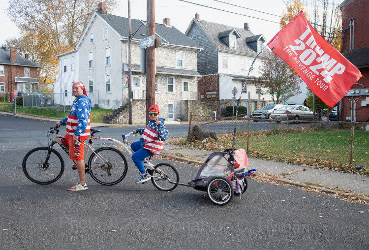 Documentary photograph of rallies, demonstrations, protests, signs and art, image 46
