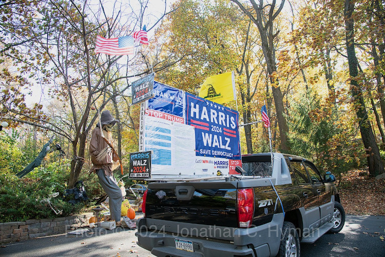Documentary photograph of rallies, demonstrations, protests, signs and art, image 51